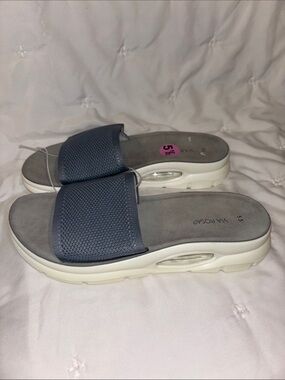 New  Via Rosa sandals Gray  and blue